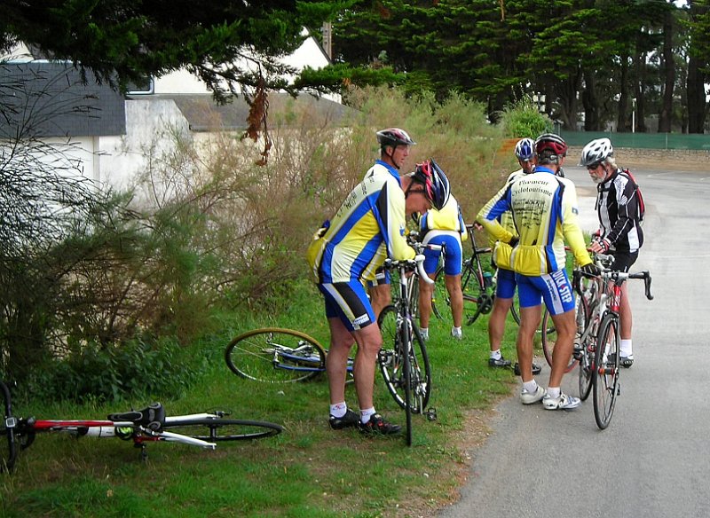2011-09-22 22 Carnac Encore une crevaison.JPG